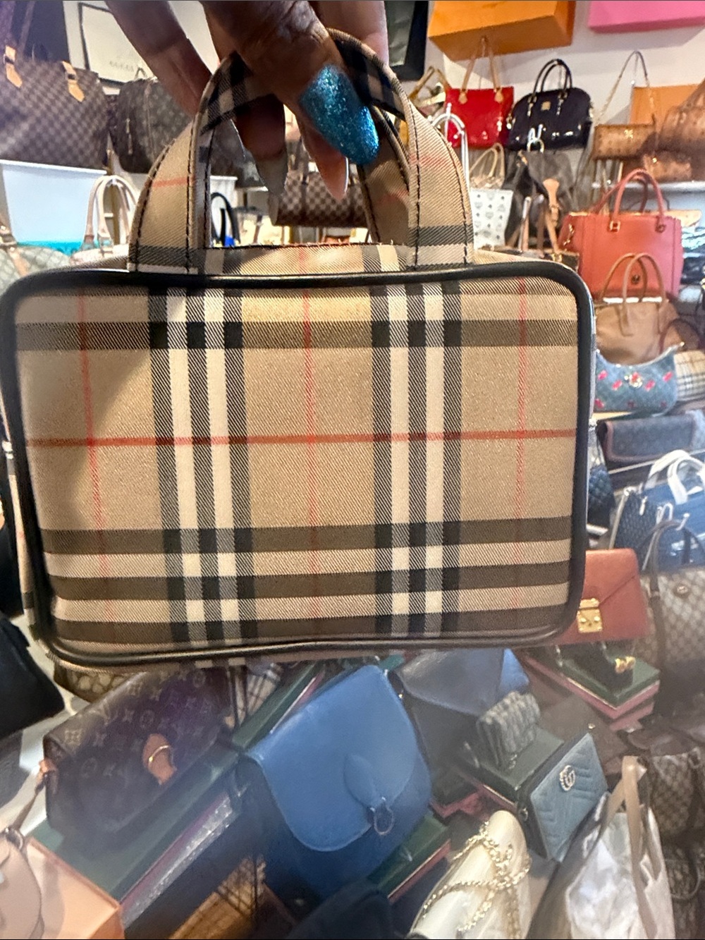 authentic Burberry, small pouch and great condition